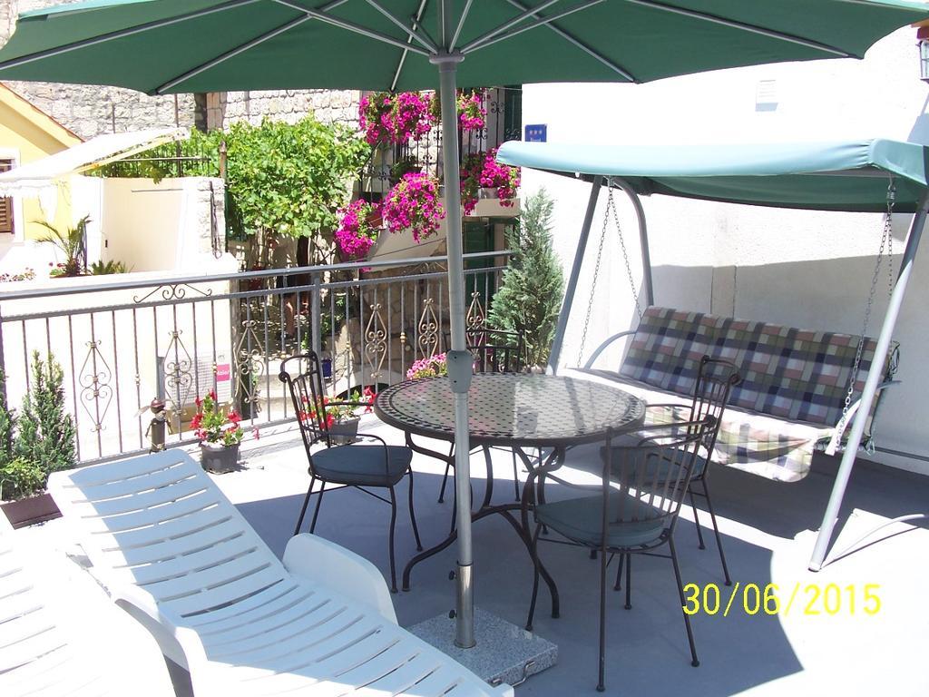 Apartment Romic Omis Exterior photo
