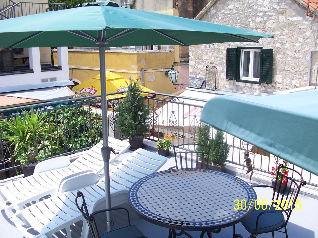 Apartment Romic Omis Exterior photo