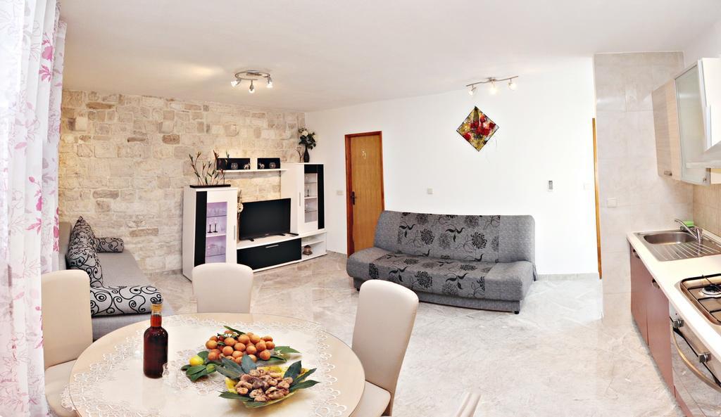 Apartment Romic Omis Exterior photo