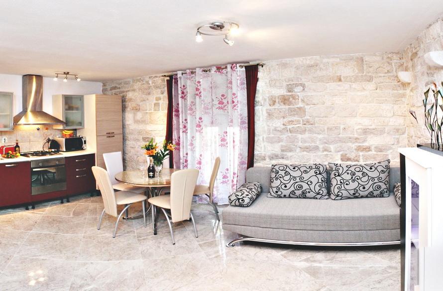Apartment Romic Omis Exterior photo
