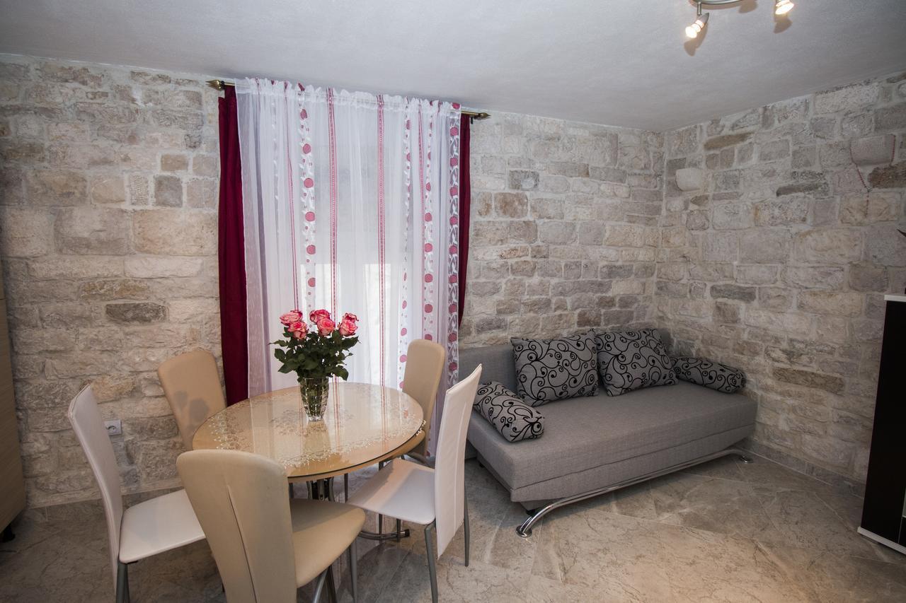 Apartment Romic Omis Exterior photo