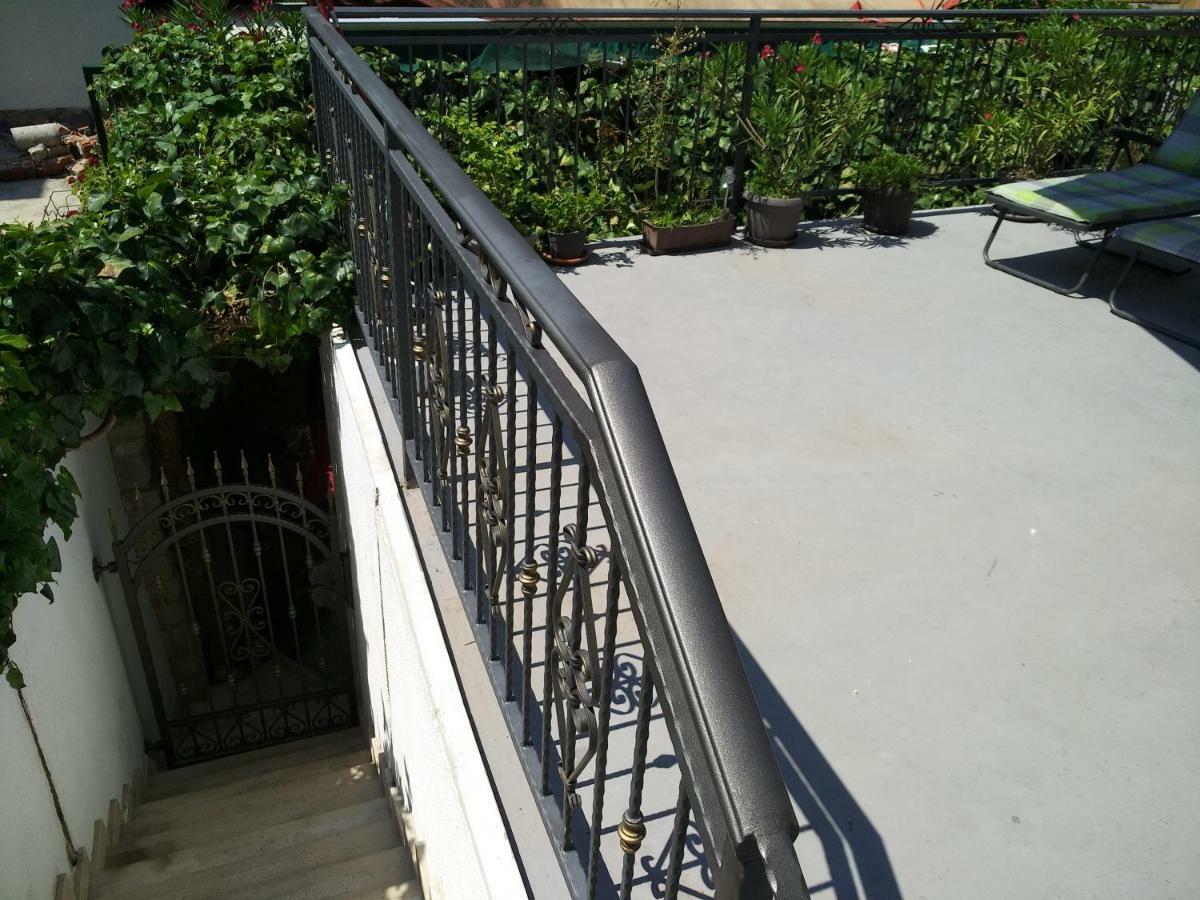 Apartment Romic Omis Exterior photo